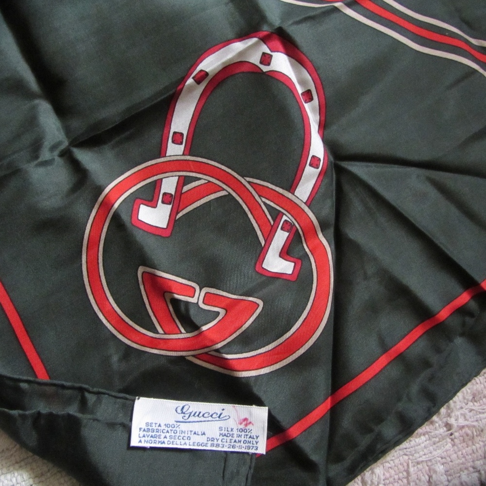 AUTH 1970s GUCCI GREEN SILK HORSESHOE SCARF 34" SQ